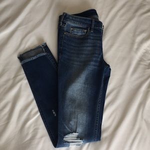 low-rise super skinny hollister jeans 3r
